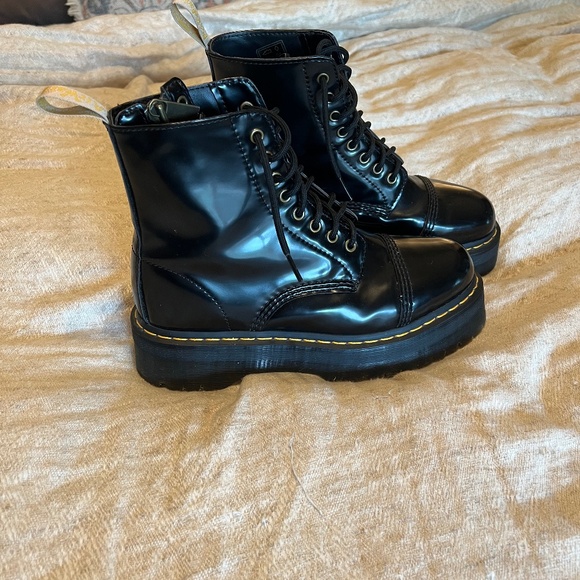 Dr. Martens Vegan Sinclair - Picture 1 of 6